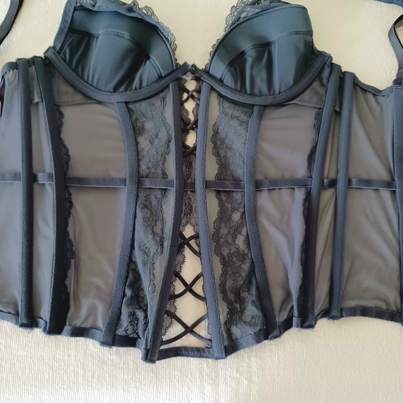 NWT Victoria's Secret Fearless Criscross Front Crystal Gray Corset Busti… - Picture 13 of 16